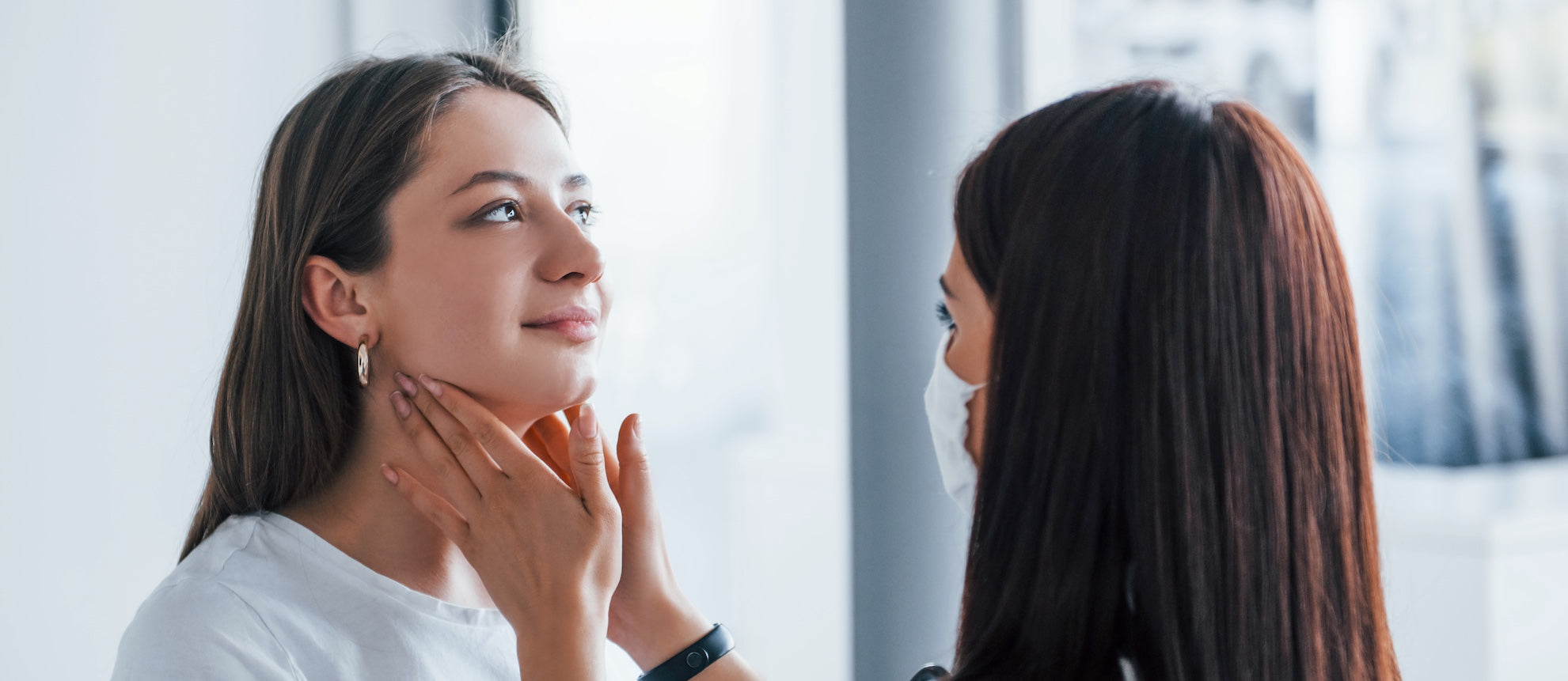 Top Signs Your Thyroid Is Affecting Your Gut (And Vice Versa)